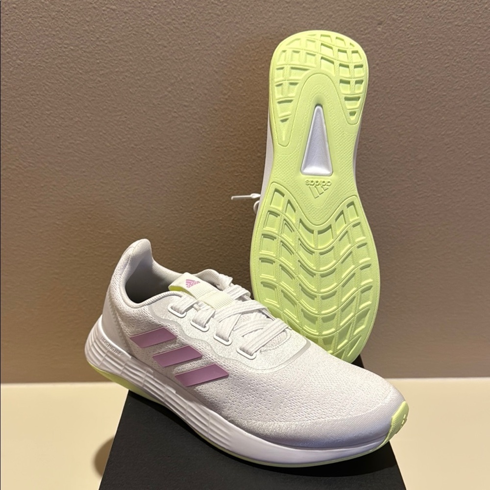 Adidas QT Racer Sport Size 7.5 Women’s Running Shoes White w/ Lavender Stripes